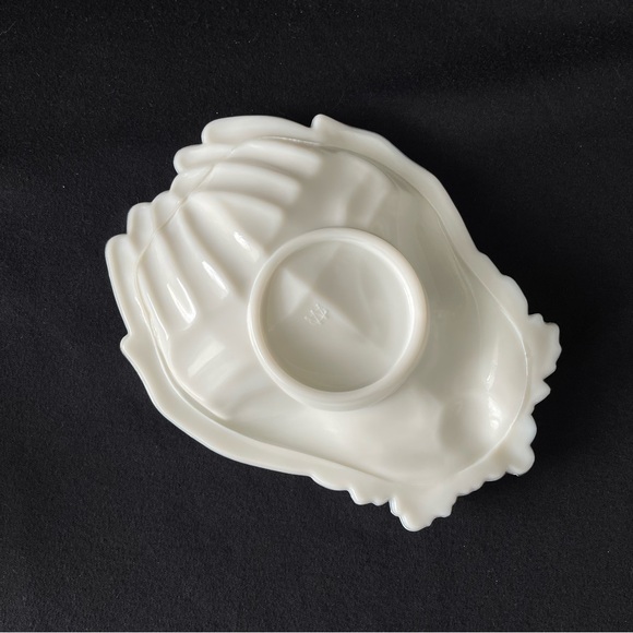 Opened Hands Trinket Dish - Westmoreland - Milk Glass - Picture 3 of 9